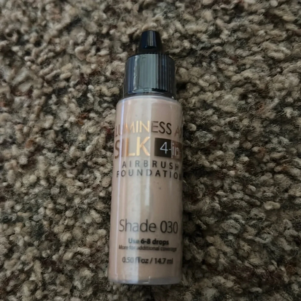 NWT- Luminess Air 4 in 1 airbrush foundation. - Picture 1 of 1
